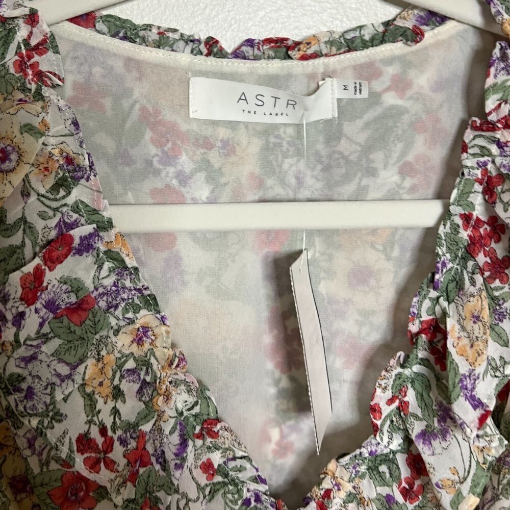 ASTR The Label Flutter Sleeve Top Size M - Picture 2 of 5